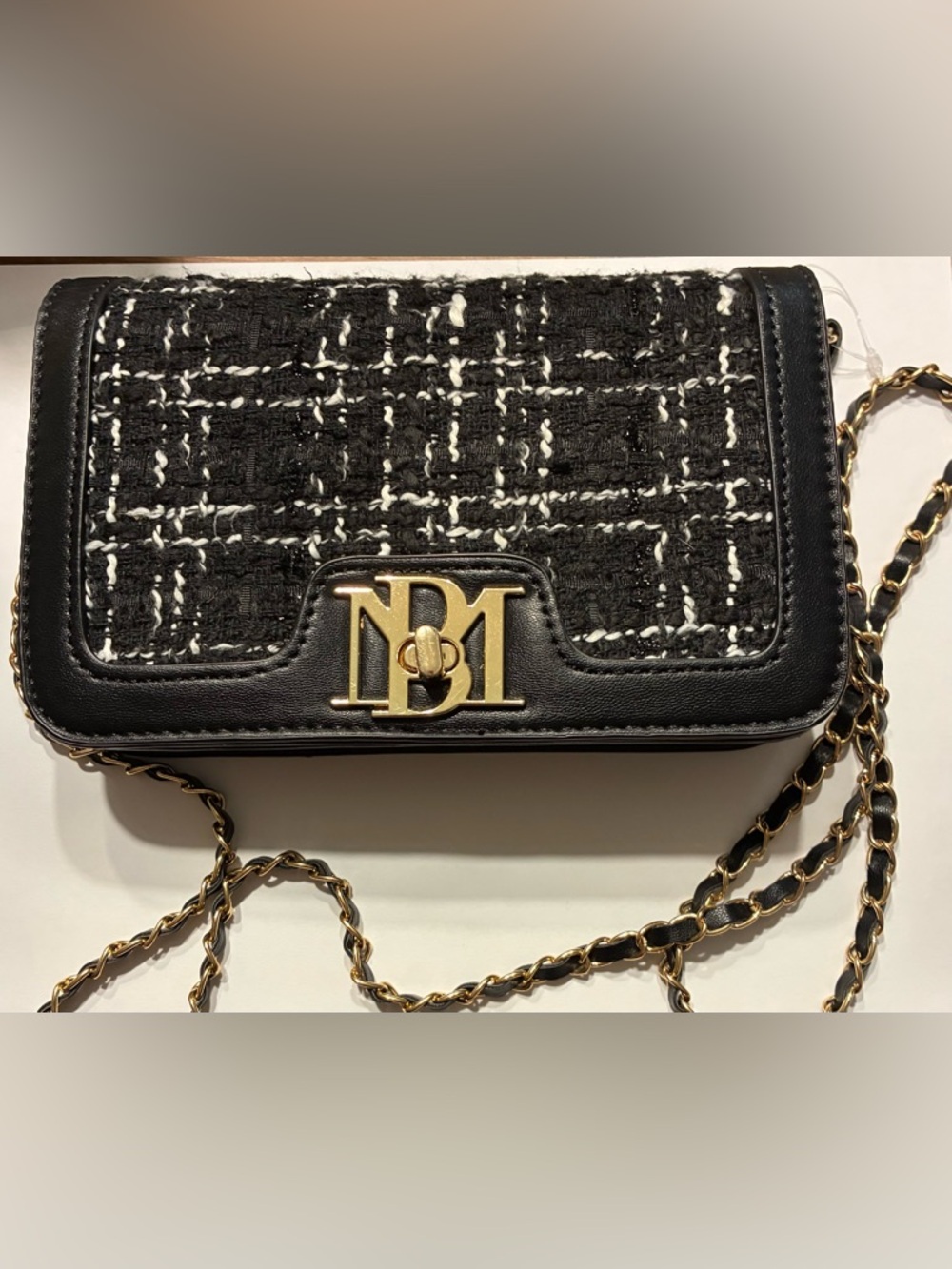 BADGLEY MISCHKA NWT
Vegan leather crossbody bag